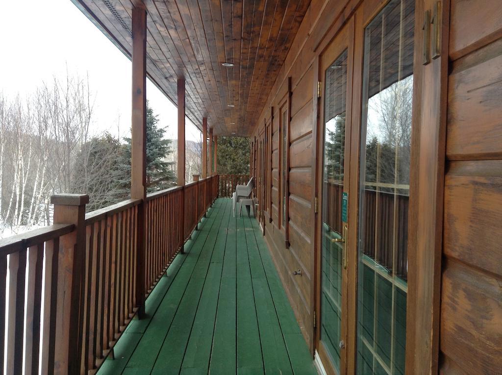 Aux Berges Du St-Maurice Hotel Saint-Jean-des Piles Exterior foto