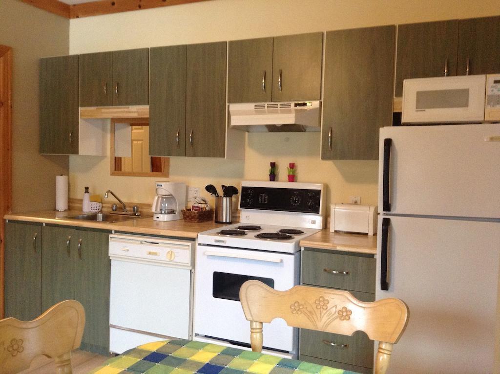 Aux Berges Du St-Maurice Hotel Saint-Jean-des Piles Habitación foto