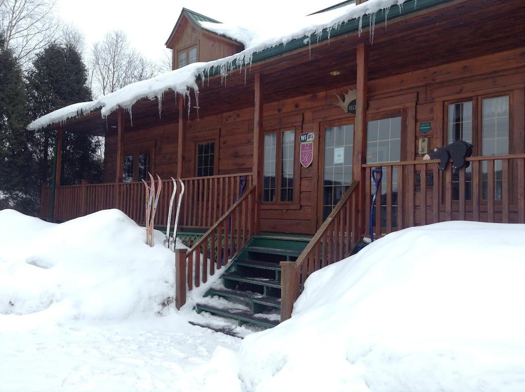 Aux Berges Du St-Maurice Hotel Saint-Jean-des Piles Exterior foto